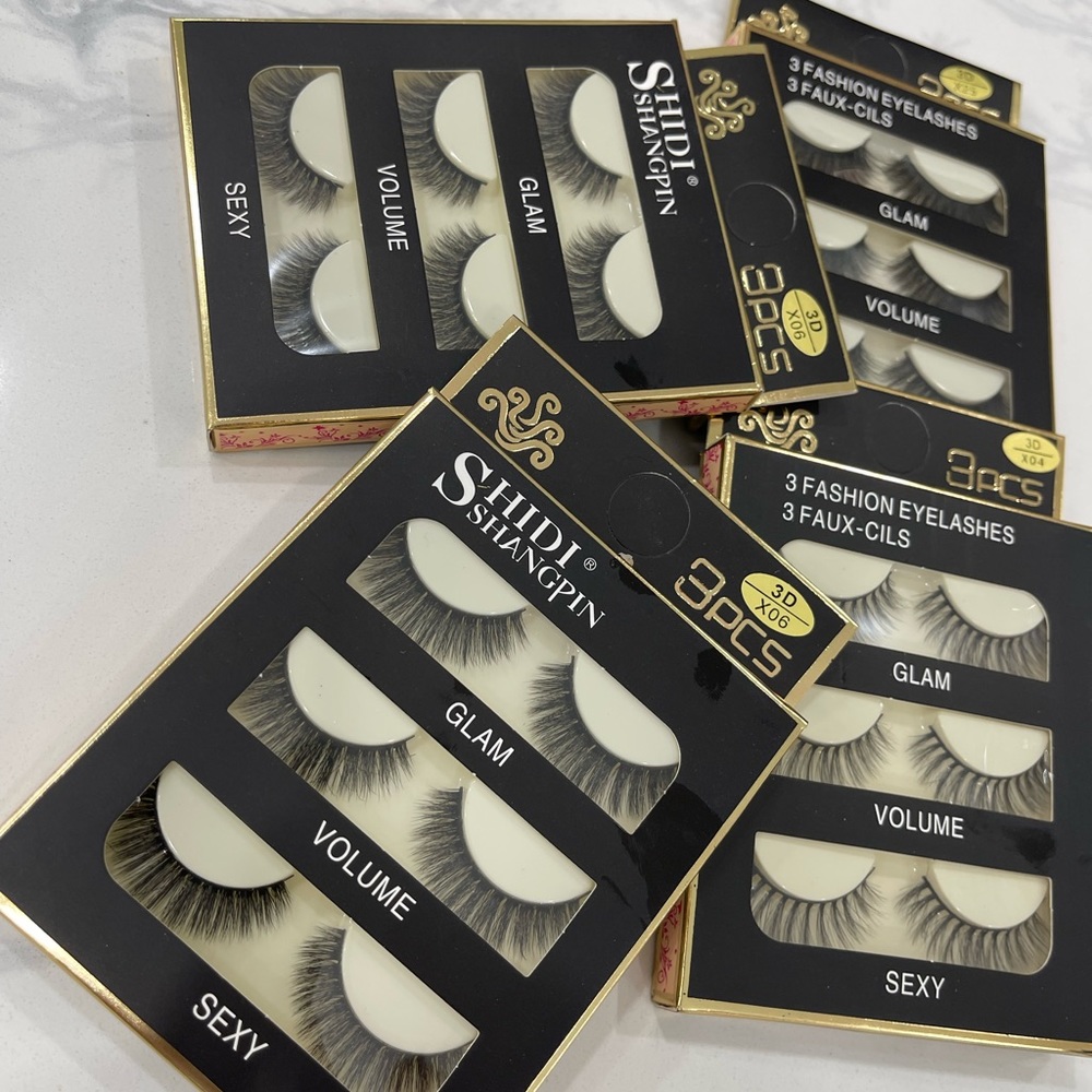 Lashes - Picture 2 of 8